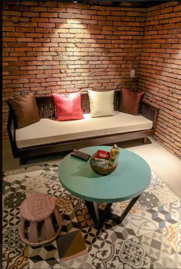 Stay&Chill - S.1: Ancient Studio Nearby Bui Vien Hô Chi Minh-Ville Extérieur photo